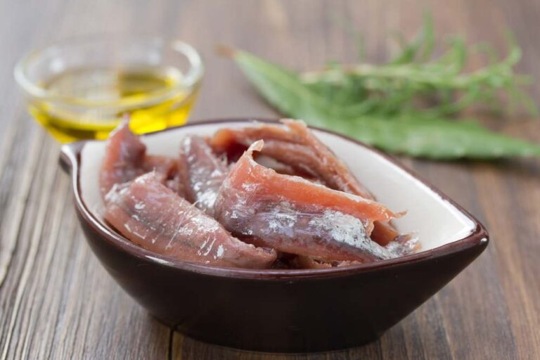 What is Anchovies? Buy, Storage and Uses (2024)