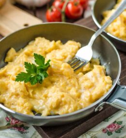 How to Make Scrambled Eggs Without Milk