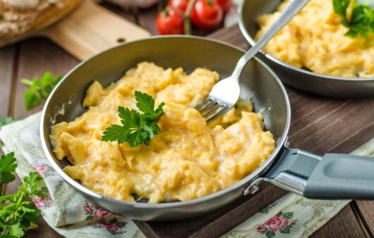 how to make scrambled eggs without milk