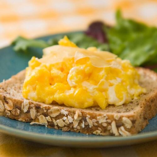 how to make scrambled eggs with cheese