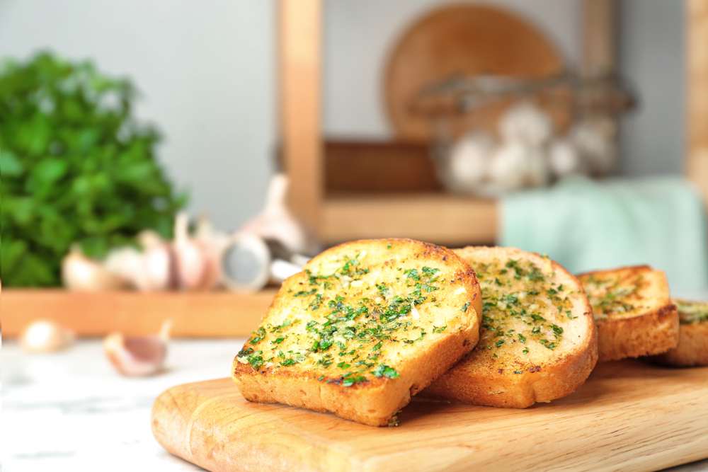 how to make garlic bread with regular bread