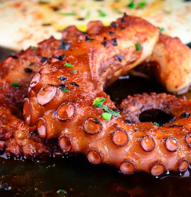 what does octopus taste like